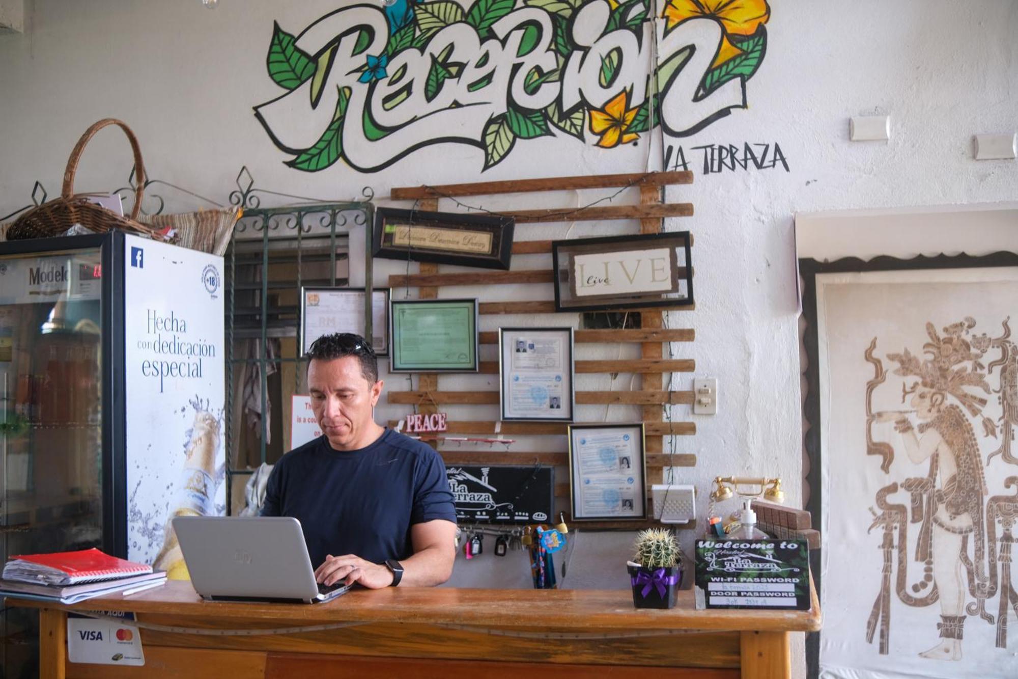 La Terraza Hostel Флорес Экстерьер фото